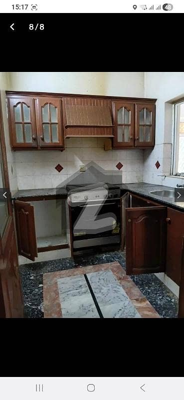 ایف ۔ 10 اسلام آباد میں 3 کمروں کا 1 کنال بالائی پورشن 1.3 لاکھ میں کرایہ پر دستیاب ہے۔