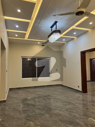 بنی گالہ اسلام آباد میں 5 کمروں کا 7 مرلہ مکان 2.45 کروڑ میں برائے فروخت۔