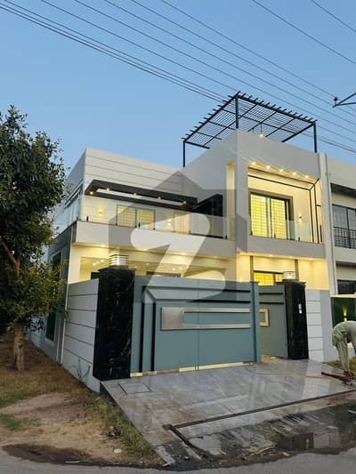 بش ایگزیکٹو ولاز ملتان میں 5 کمروں کا 9 مرلہ مکان 3.7 کروڑ میں برائے فروخت۔