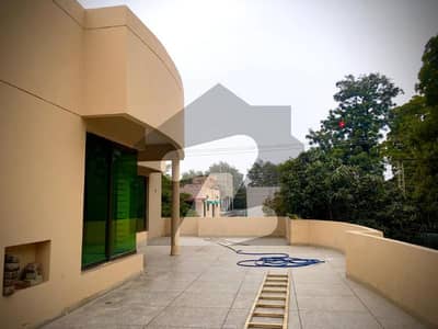 SEPRET GATE ONE KANAL UPPER PORTION AVAILABLE FOR RENT IN DHA PHASE 1 ,