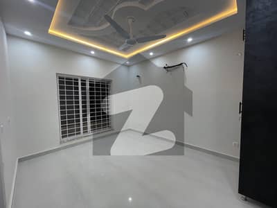 ایل ڈی اے ایوینیو لاہور میں 3 کمروں کا 10 مرلہ بالائی پورشن 70.0 ہزار میں کرایہ پر دستیاب ہے۔