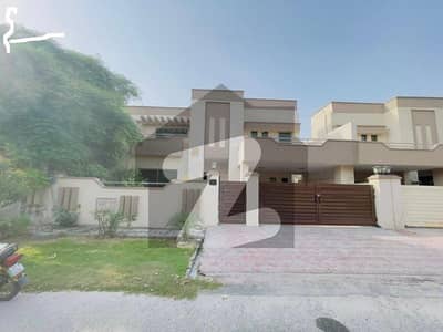 عسکری 11 ۔ سیکٹر بی عسکری 11,عسکری,لاہور میں 4 کمروں کا 12 مرلہ مکان 1.85 لاکھ میں کرایہ پر دستیاب ہے۔