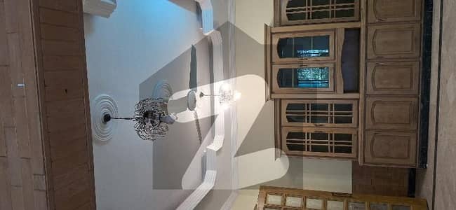 ایف ۔ 11 اسلام آباد میں 6 کمروں کا 16 مرلہ مکان 4.5 لاکھ میں کرایہ پر دستیاب ہے۔