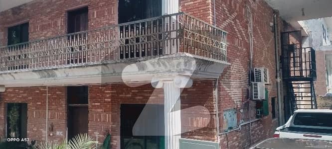 F-8 Main Ideal Location Upper Portion Annex of 1 Bed Available For Rent . (For Couple/Females)