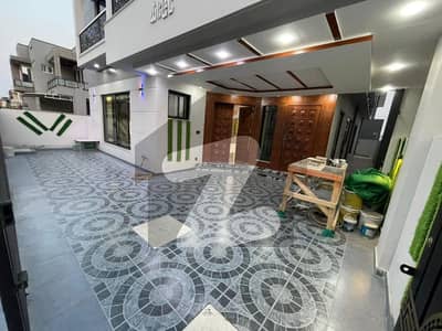 بحریہ ٹاؤن فیز 8 ۔ بلاک بی بحریہ ٹاؤن فیز 8,بحریہ ٹاؤن راولپنڈی,راولپنڈی میں 5 کمروں کا 10 مرلہ مکان 1.4 لاکھ میں کرایہ پر دستیاب ہے۔