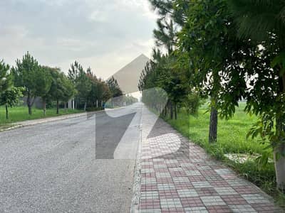 4 Kanal Develop Possession Plot Prime Locatuon in B block Gulberg Green Islamabad