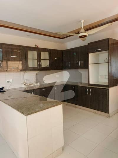 10 Marla House available for rent