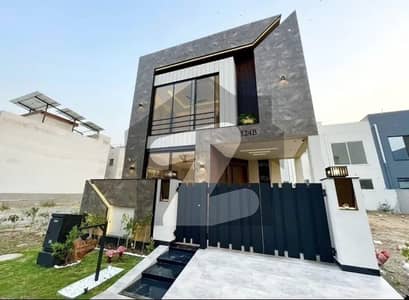 ڈی ایچ اے 9 ٹاؤن ڈیفنس (ڈی ایچ اے),لاہور میں 3 کمروں کا 5 مرلہ مکان 1.4 لاکھ میں کرایہ پر دستیاب ہے۔