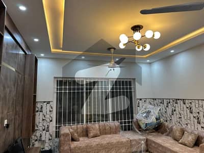 ڈی ایچ اے ڈیفینس فیز 2 ڈی ایچ اے ڈیفینس,اسلام آباد میں 5 کمروں کا 10 مرلہ مکان 7.3 کروڑ میں برائے فروخت۔