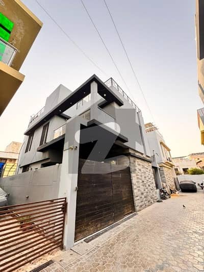 250 Yard Town House Clifton Block 2 Karachi