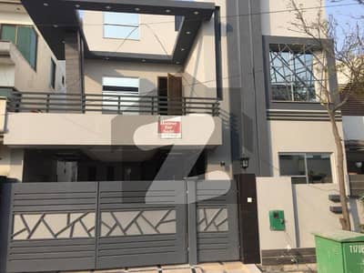 8 Marla Used House With Gas Good Condition Available For Rent In Bahria Town Lahore.