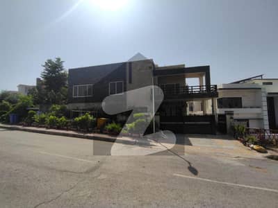 22 marla upper portion available for rent in bahria town phase 8