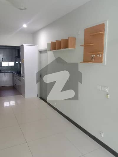 Apartment 3 bed room with Sarvent room lift Car parking 3rd floor for reant