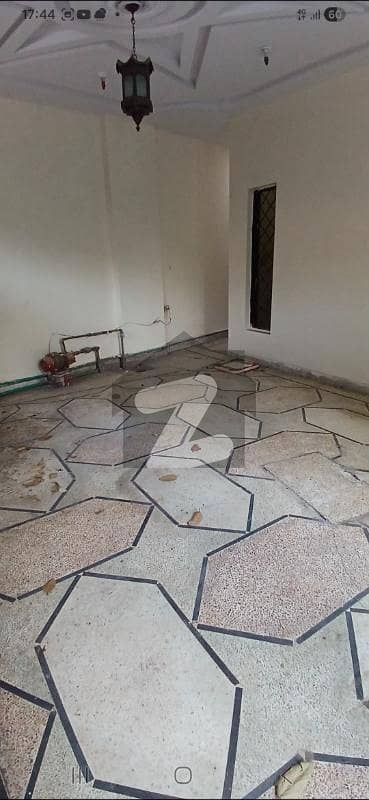 سمن آباد لاہور میں 5 کمروں کا 12 مرلہ مکان 1.7 لاکھ میں کرایہ پر دستیاب ہے۔