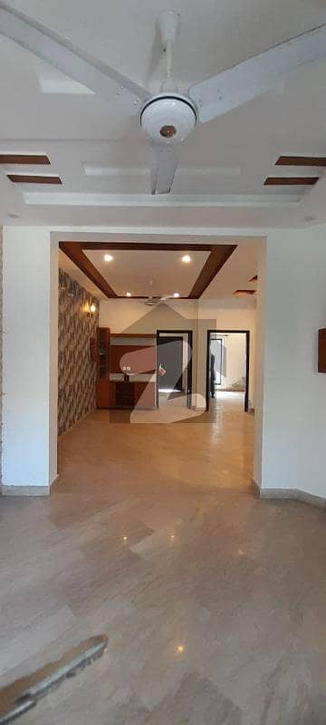 لیک سٹی رائیونڈ روڈ,لاہور میں 4 کمروں کا 5 مرلہ مکان 2.3 کروڑ میں برائے فروخت۔