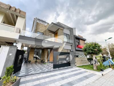 بحریہ ٹاؤن فیز 8 بحریہ ٹاؤن راولپنڈی,راولپنڈی میں 5 کمروں کا 10 مرلہ مکان 4.47 کروڑ میں برائے فروخت۔