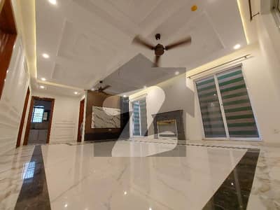 ڈی ایچ اے فیز 6 ڈیفنس (ڈی ایچ اے),لاہور میں 2 کمروں کا 1 کنال زیریں پورشن 1.2 لاکھ میں کرایہ پر دستیاب ہے۔