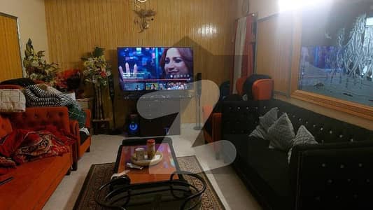 کلفٹن ۔ بلاک 5 کلفٹن,کراچی میں 9 مرلہ دفتر 4.3 کروڑ میں برائے فروخت۔