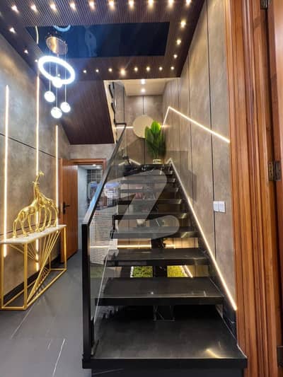 بحریہ ٹاؤن فیز 4 بحریہ ٹاؤن راولپنڈی,راولپنڈی میں 5 کمروں کا 10 مرلہ مکان 2.0 لاکھ میں کرایہ پر دستیاب ہے۔