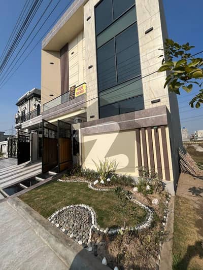LDA Avenue 10 Marla House Prime Location For Sale