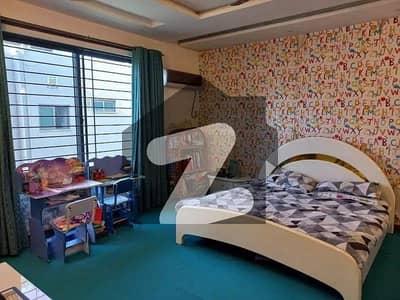 ڈی ایچ اے فیز 3 - بلاک ڈبلیو فیز 3,ڈیفنس (ڈی ایچ اے),لاہور میں 5 کمروں کا 15 مرلہ مکان 4.25 کروڑ میں برائے فروخت۔