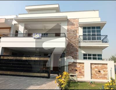 جی ۔ 13/4 جی ۔ 13,اسلام آباد میں 6 کمروں کا 14 مرلہ مکان 12.15 کروڑ میں برائے فروخت۔