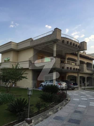پارک روڈ اسلام آباد میں 2 کنال عمارت 3.5 لاکھ میں کرایہ پر دستیاب ہے۔
