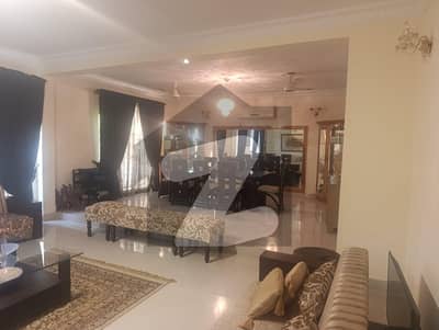 بنی گالہ اسلام آباد میں 7 کمروں کا 1 کنال مکان 2.55 لاکھ میں کرایہ پر دستیاب ہے۔