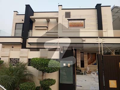 ڈی ایچ اے فیز 4 ڈیفنس (ڈی ایچ اے),لاہور میں 5 کمروں کا 1 کنال مکان 3.5 لاکھ میں کرایہ پر دستیاب ہے۔