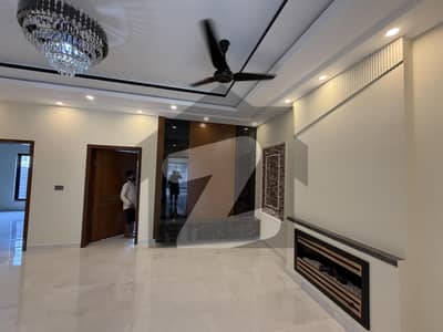 نیسپاک سکیم فیز 3 ڈیفینس روڈ,لاہور میں 5 کمروں کا 10 مرلہ مکان 4.5 کروڑ میں برائے فروخت۔