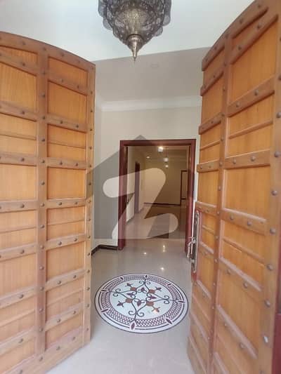 ایف ۔ 10 اسلام آباد میں 9 کمروں کا 1 کنال مکان 8.5 لاکھ میں کرایہ پر دستیاب ہے۔