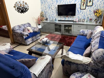 اقبال ایوینیو لاہور میں 5 کمروں کا 10 مرلہ مکان 4.5 کروڑ میں برائے فروخت۔