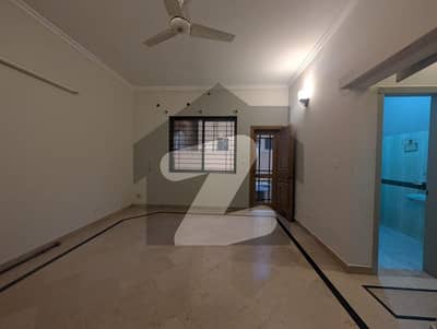 F-11 LOWER PORTION SEPARATE GATE FOR RENT EXCELLENT 500 SQY LOWER PORTION PROPER AND MODERN FITTINGS, MARBLE FLOORING 3 BEDROOMS, 3 ATTACHED BATHROOMS TV LOUNGE, DRAWING DINING, 1 KITCHEN
