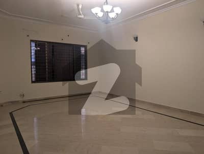 ایف ۔ 11 اسلام آباد میں 3 کمروں کا 1 کنال زیریں پورشن 2.3 لاکھ میں کرایہ پر دستیاب ہے۔