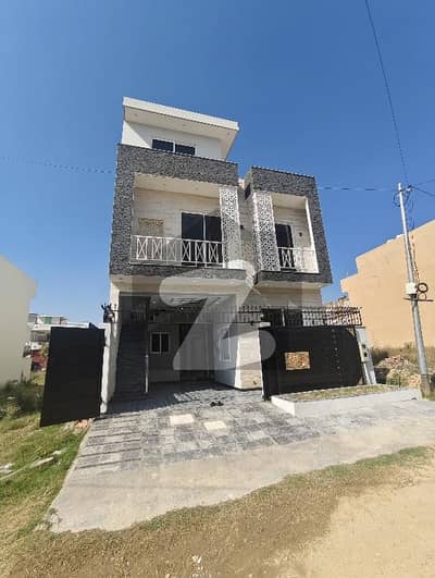 آئی ۔ 14 اسلام آباد میں 5 کمروں کا 6 مرلہ مکان 3.1 کروڑ میں برائے فروخت۔