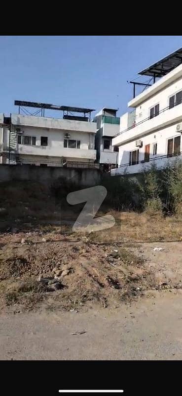 G-13 EXCELLENT 355 SQY CORNER PLOT READY FOR POSESSION PRICE 6.5 CRORES