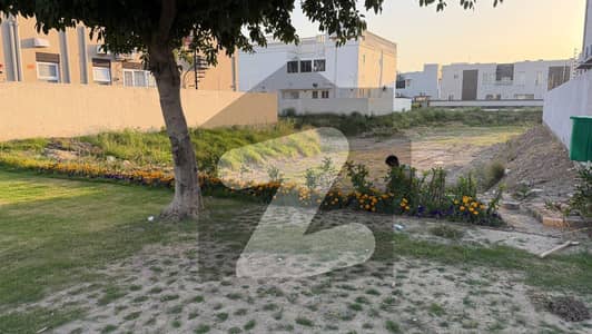 ڈی ایچ اے فیز 8 - بلاک ڈبلیو فیز 8,ڈیفنس (ڈی ایچ اے),لاہور میں 1 کنال رہائشی پلاٹ 5.65 کروڑ میں برائے فروخت۔