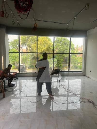 جوہر ٹاؤن لاہور میں 16 مرلہ Studio دفتر 3.8 لاکھ میں کرایہ پر دستیاب ہے۔