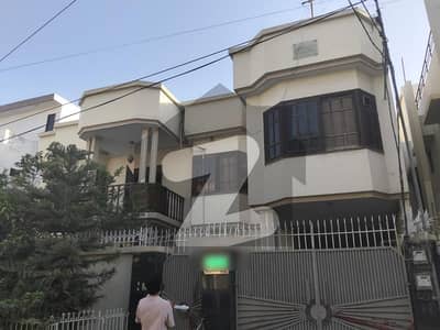 Tripple Storey 400 Square Yards House Available In Gulshan-e-Iqbal - Block 3 For sale