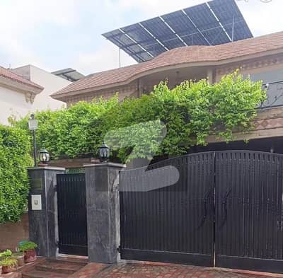 20 MARLA ELEGANT AND FULLY MAINTAINED SUPER HOT LOCATED BUNGALOW IS AVAILABLE IN THE BEST BLOCK OF DHA LAHORE. SOLAR SYSTEM INSTALLED