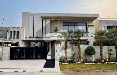 ویلینشیاء ہاؤسنگ سوسائٹی لاہور میں 5 کمروں کا 1 کنال مکان 9.0 کروڑ میں برائے فروخت۔
