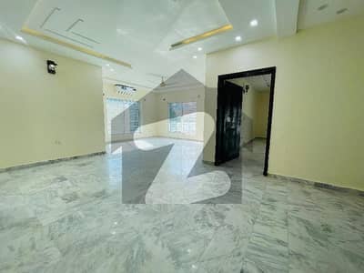 ایف ۔ 6 اسلام آباد میں 4 کمروں کا 1 کنال مکان 7.5 لاکھ میں کرایہ پر دستیاب ہے۔