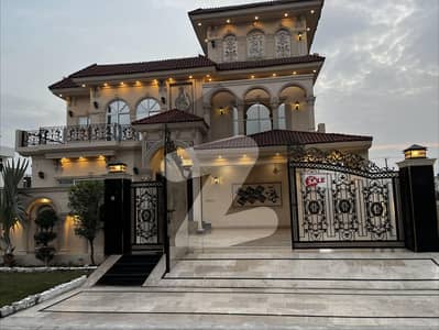 20 MARLA ELEGANT TOP OF LINE BUNGALOW FOR SALE IN CENTRAL PARK LAHORE