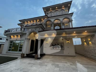 20 MARLA ELEGANT TOP OF LINE BUNGALOW FOR SALE IN CENTRAL PARK LAHORE