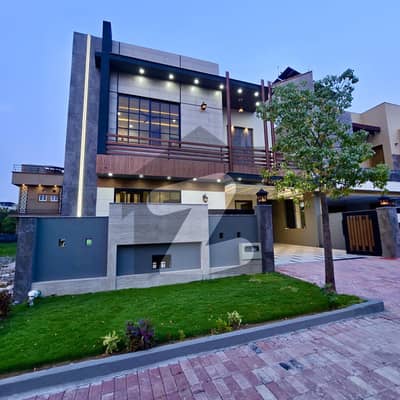 10 Marla Beautiful Designer House Available For Sale,