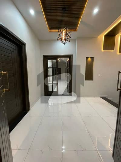1 KANAL BRAND NEW HOUSE AVAILABLE FOR RENT