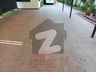 Prime Location Old House for Sale in F-6 444 Sq Yards (40x100)