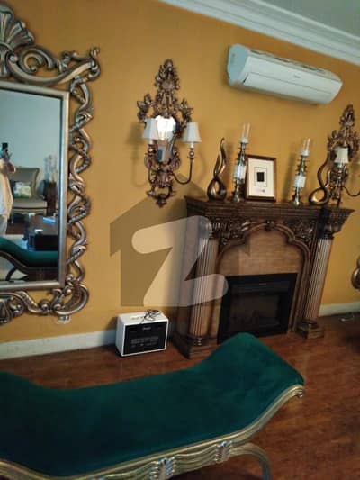Prime Location House 1066sqyds Size 80x120= CDA Transfer Two Owners-