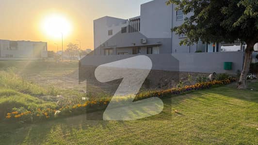 ڈی ایچ اے فیز 8 - بلاک ایس فیز 8,ڈیفنس (ڈی ایچ اے),لاہور میں 1 کنال رہائشی پلاٹ 4.1 کروڑ میں برائے فروخت۔