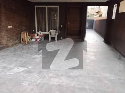 ڈی ایچ اے فیز 4 ڈیفنس (ڈی ایچ اے),لاہور میں 2 کمروں کا 10 مرلہ بالائی پورشن 85.0 ہزار میں کرایہ پر دستیاب ہے۔